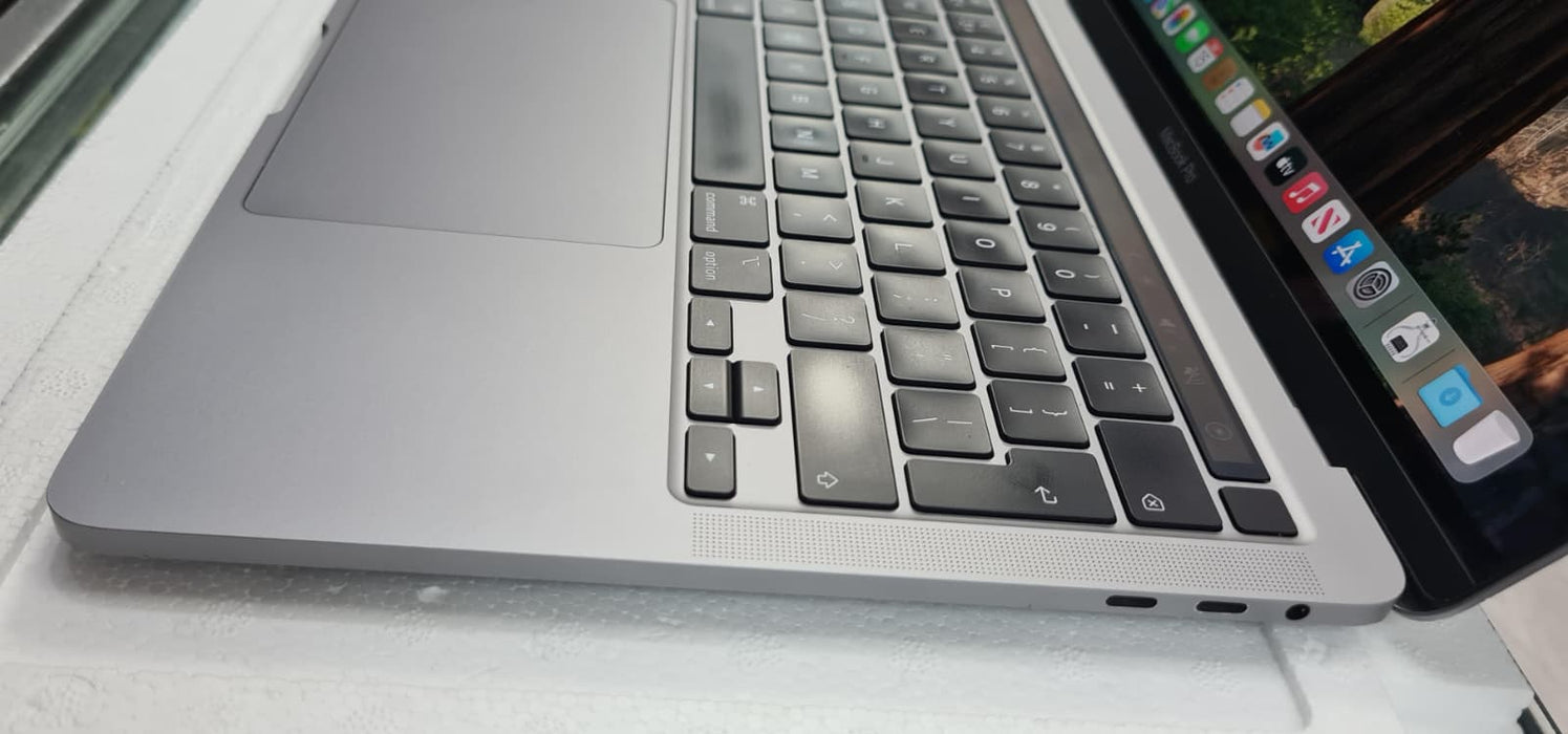 Apple MacBook Pro 2020 13.3" Retina, Intel Core i7, 32GB RAM, 1TB SSD, Touch Bar, A2251, *Used*
