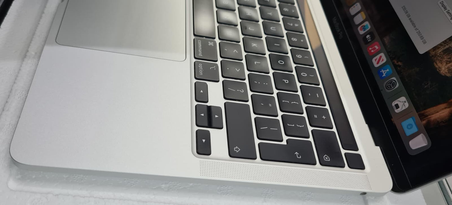 Apple MacBook Pro 2020 13.3" Retina, Intel Core i5, 8GB RAM, 256GB SSD, Touch Bar, A2289, *Used*