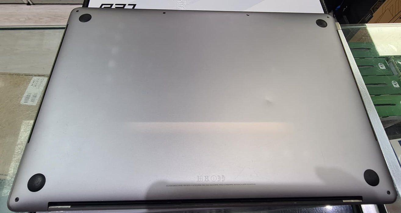 Apple MacBook Pro 2017 15.4" Retina, Intel Core i7, 16GB RAM, 1TB SSD, Touch Bar, A1707, *Used*