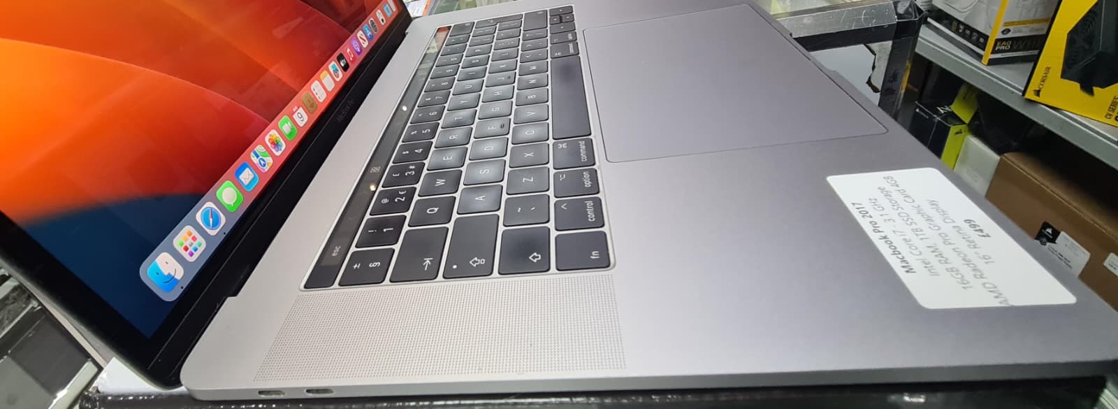 Apple MacBook Pro 2017 15.4" Retina, Intel Core i7, 16GB RAM, 1TB SSD, Touch Bar, A1707, *Used*